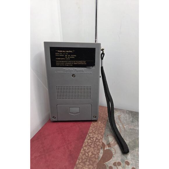 Vintage Realistic Radio Shack Hand Held Portable AM-FM Radio Model 12-719 Works - Picture 2 of 8